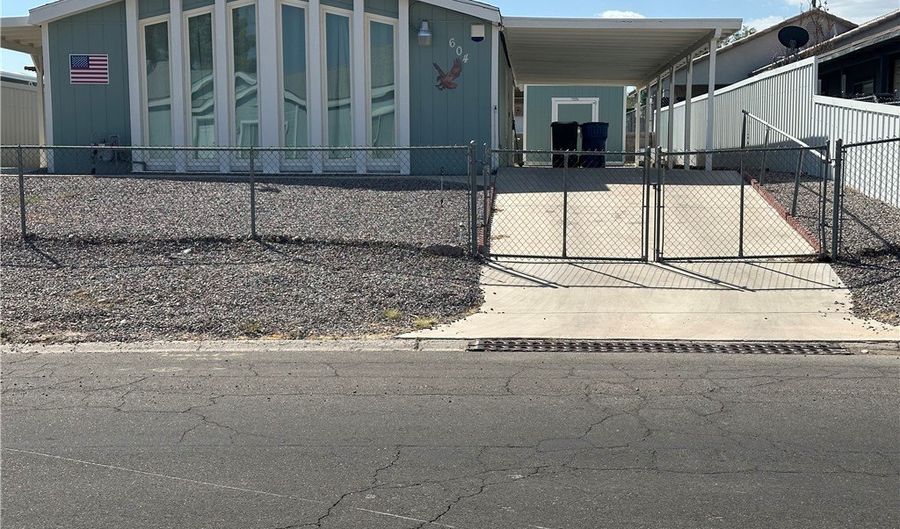 604 Citrus St, Bullhead City, AZ 86442 - 2 Beds, 2 Bath