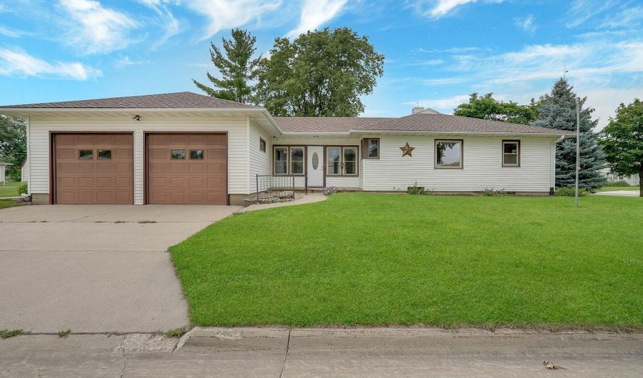 607 Parriott St, Aplington, IA 50604 - 2 Beds, 3 Bath
