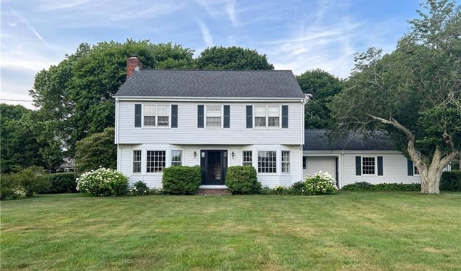 9 South Dr, Middletown, RI 02842 - 4 Beds, 3 Bath