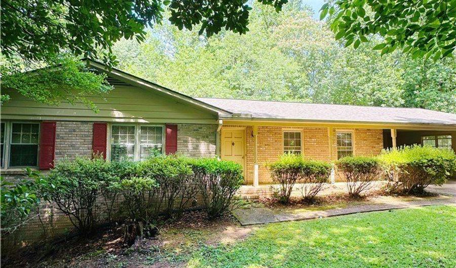 375 Segrest Cir, Athens, GA 30605 - 3 Beds, 2 Bath