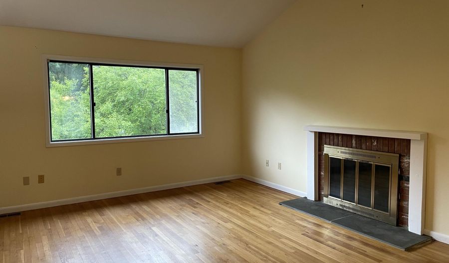 21 Windsor Ln, Cos Cob, CT 06807 - 4 Beds, 3 Bath