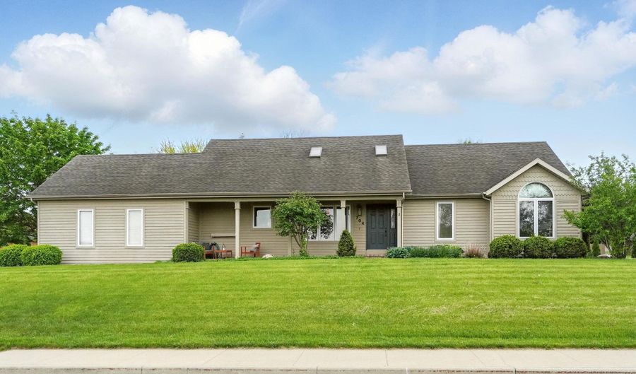 704 Redding Rd, Angola, IN 46703 - 3 Beds, 3 Bath