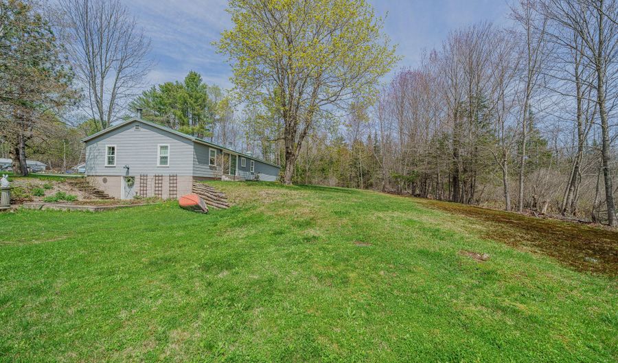 235 Swan Lake Ave, Belfast, ME 04915 - 2 Beds, 1 Bath