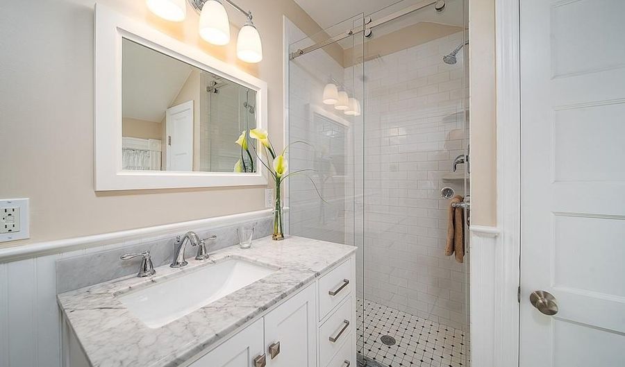 40 Vine St, East Greenwich, RI 02818 - 3 Beds, 3 Bath