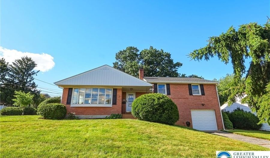 2151 W Fairview St, Allentown, PA 18104 - 3 Beds, 3 Bath