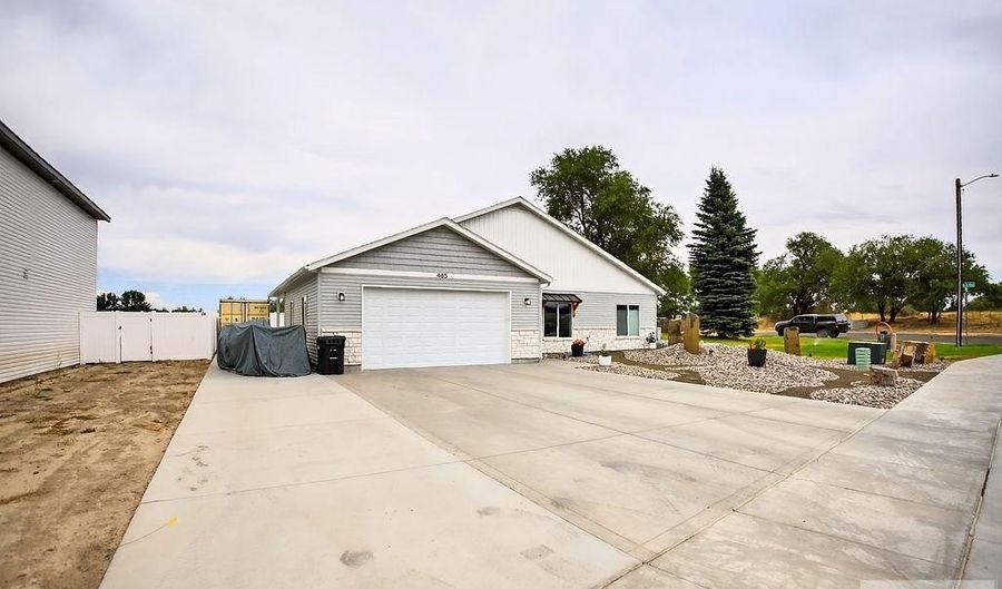 485 Wooten Way, Blackfoot, ID 83221 - 2 Beds, 2 Bath