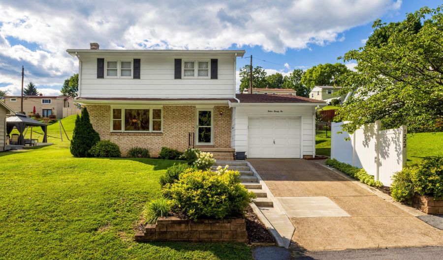 1222 Grant Ave, Altoona, PA 16602 - 4 Beds, 2 Bath