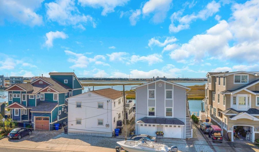 694 21st St, Avalon, NJ 08202 - 4 Beds, 2 Bath