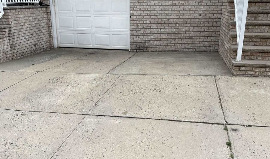 25 KELLY Pkwy, Bayonne, NJ 07002 - 3 Beds, 1 Bath