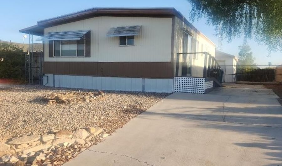 945 Holly St, Bullhead City, AZ 86442 - 2 Beds, 1 Bath