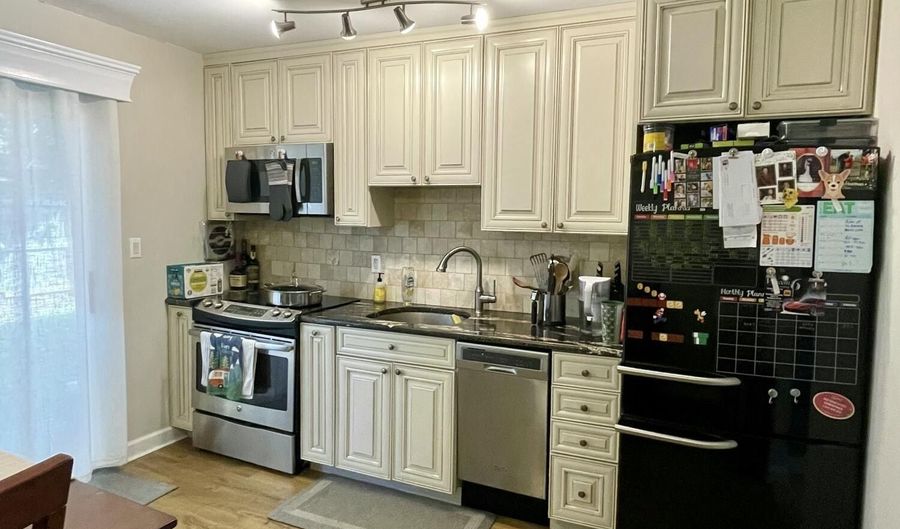 7 King James Ln, Atlantic Highlands, NJ 07716 - 1 Beds, 1 Bath