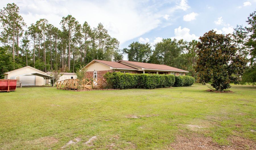 542 Ga Highway 64, Alma, GA 31510 - 3 Beds, 3 Bath
