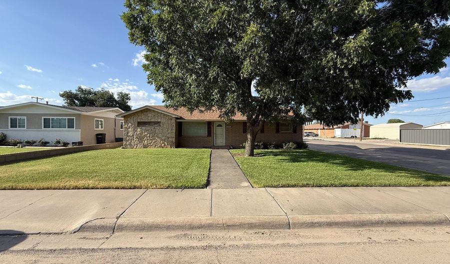 1802 W Clayton Ave, Artesia, NM 88210 - 3 Beds, 2 Bath