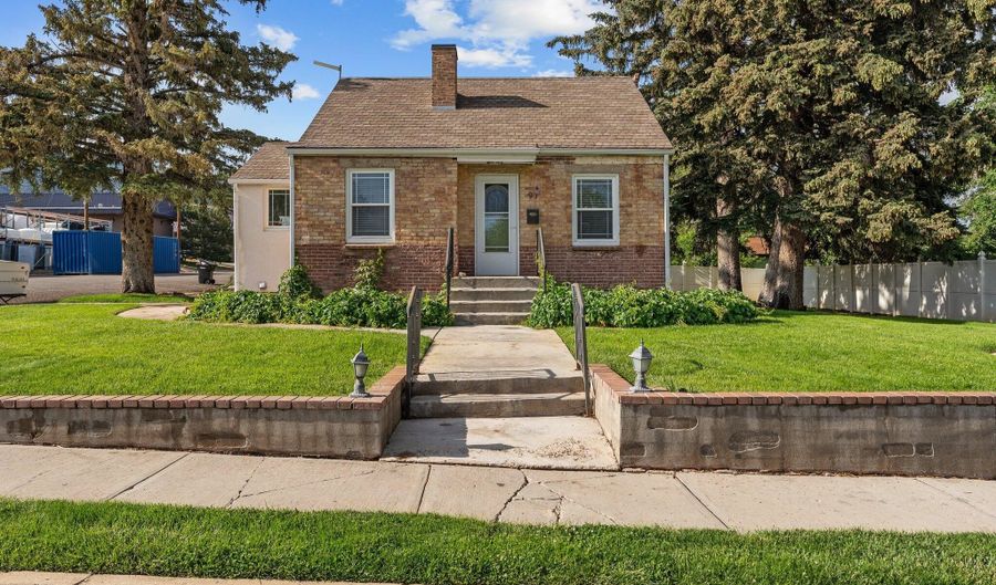 97 W 400 S, Cedar City, UT 84720 - 5 Beds, 2 Bath