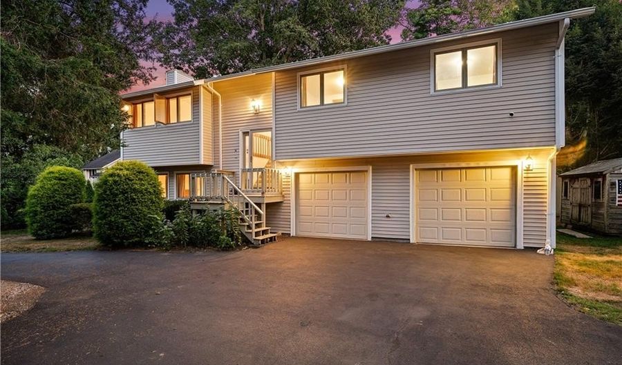 36 Stony Ln, North Kingstown, RI 02852 - 3 Beds, 2 Bath