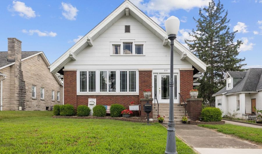 215 W Main St, Bloomfield, IN 47424 - 2 Beds, 2 Bath