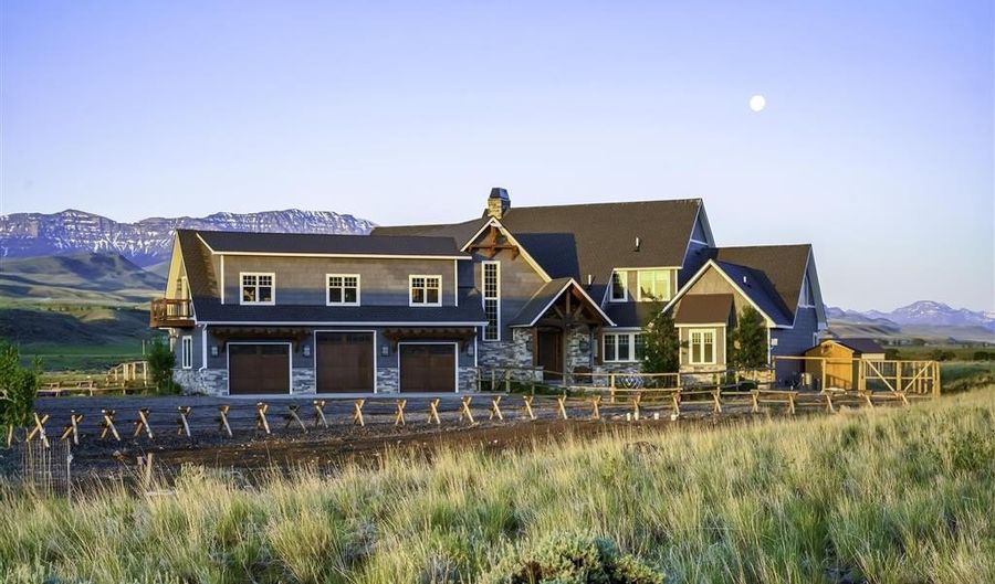 6 Whitney Dr, Cody, WY 82414 - 4 Beds, 2 Bath