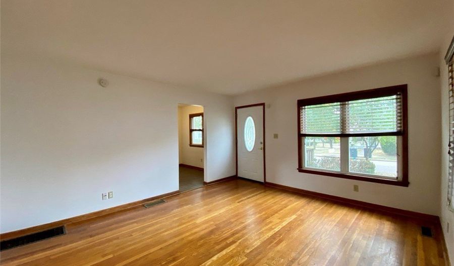 1881 17th St SW, Akron, OH 44314 - 3 Beds, 1 Bath