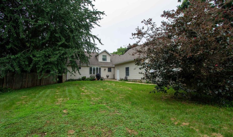 205 Ave One St, Attica, IN 47918 - 2 Beds, 3 Bath