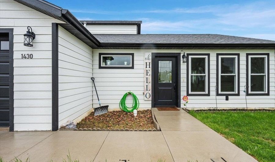 1430 Dacar St, Belle Fourche, SD 57717 - 3 Beds, 3 Bath