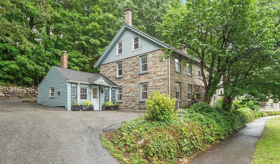 18 River St 18, Andover, MA 01810 - 3 Beds, 2 Bath
