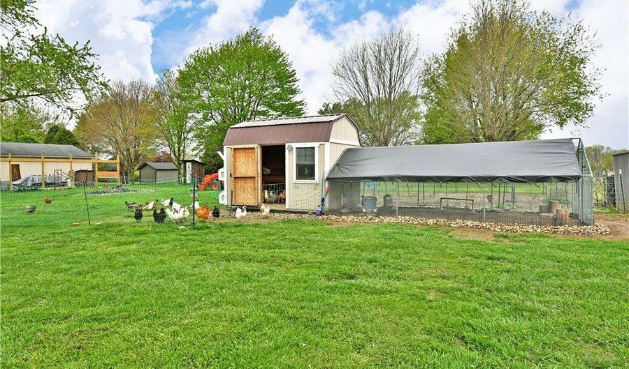 3192 New Milford Rd, Atwater, OH 44201 - 3 Beds, 2 Bath