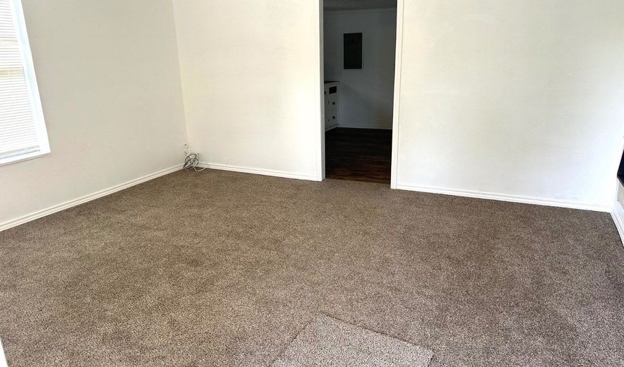 736 E Gardena, Ada, OK 74820 - 1 Beds, 1 Bath