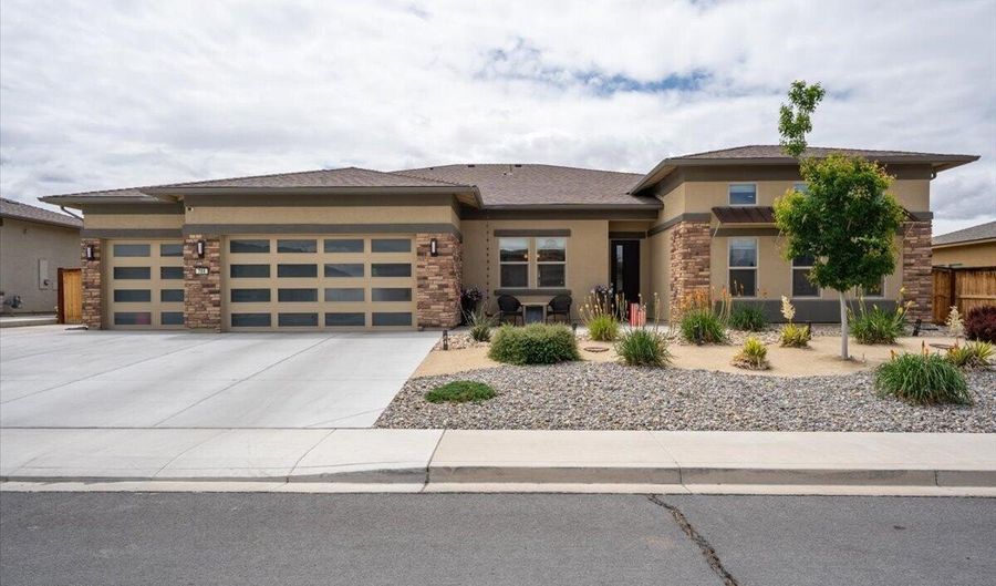 784 Grey Hawk Dr, Fernley, NV 89408 - 4 Beds, 4 Bath