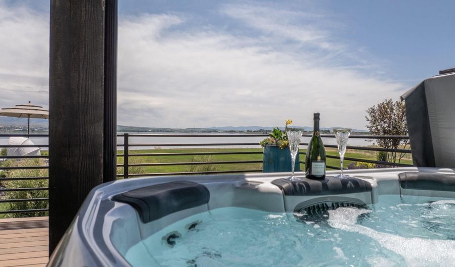 281 Lakeshore Dr, American Falls, ID 83211 - 5 Beds, 5 Bath