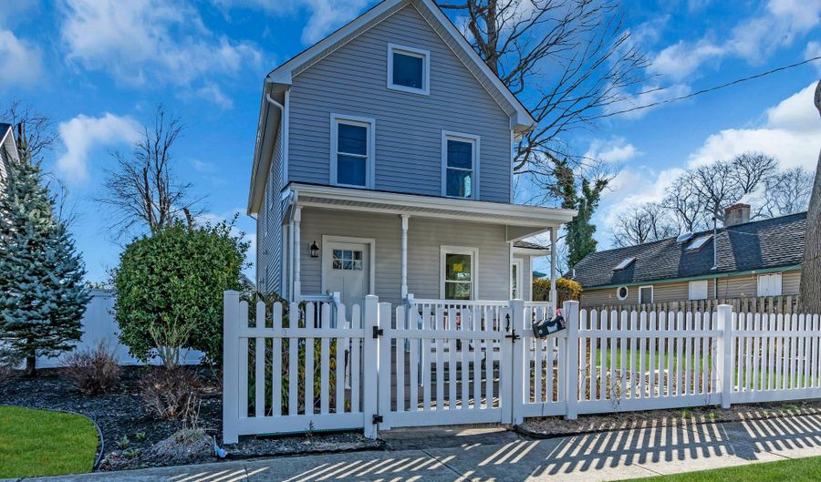 814 Dunlewy St, Asbury Park, NJ 07712 - 3 Beds, 3 Bath