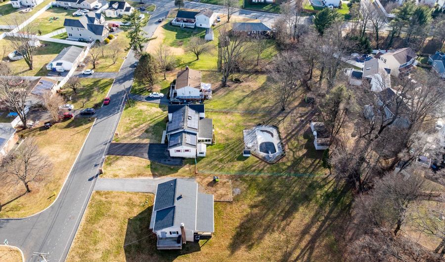 2902 PRESTON Ln, Abingdon, MD 21009 - 5 Beds, 2 Bath