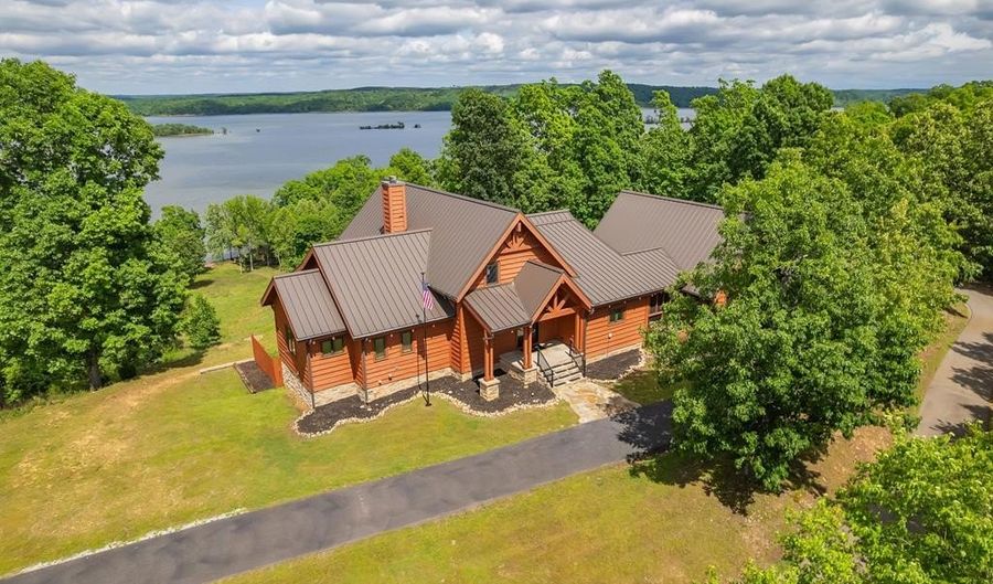 685 River Oaks Dr, Big Sandy, TN 38221 - 3 Beds, 4 Bath