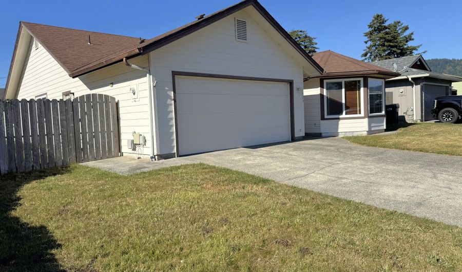 570 VELOPA Ct, Brookings, OR 97415 - 3 Beds, 2 Bath