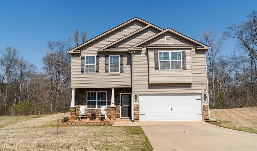 472 All Seasons Dr, Boiling Springs, SC 29316 - 4 Beds, 3 Bath