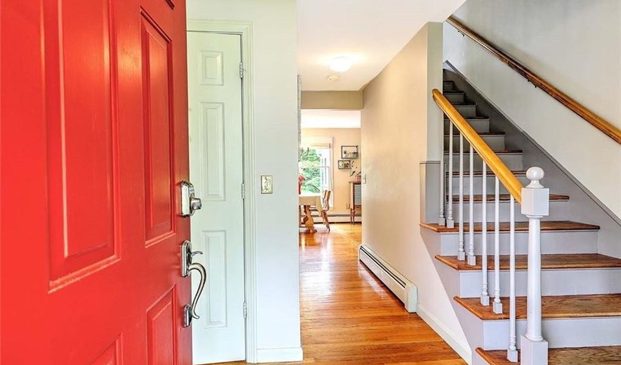 4 Fourth St, Barrington, RI 02806 - 5 Beds, 4 Bath