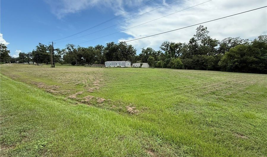 4508 COUNTY ROAD 31 Rd, Angleton, TX 77515 - 3 Beds, 2 Bath