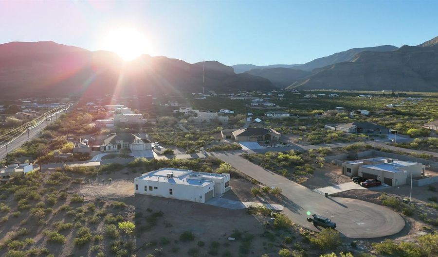1851 Las Piedras, Alamogordo, NM 88310 - 4 Beds, 3 Bath