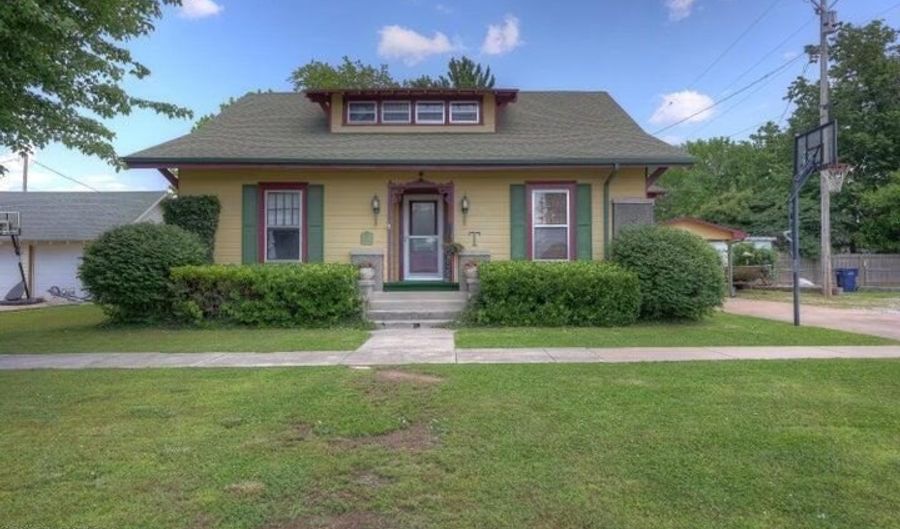 1418 Cleveland Ave, Baxter Springs, KS 66713 - 3 Beds, 2 Bath