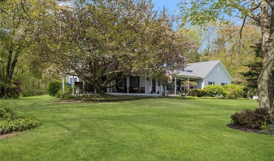 34 Finch Ln, North Kingstown, RI 02874 - 4 Beds, 4 Bath