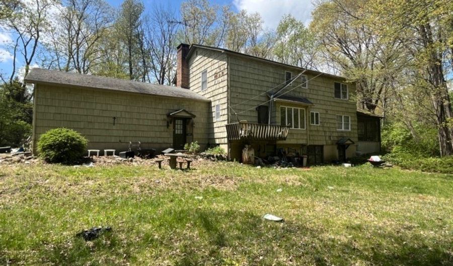 11 Kilroy Rd, Andover, NJ 07821 - 3 Beds, 3 Bath
