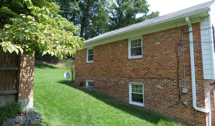 7815 FULBRIGHT Ct, Bethesda, MD 20817 - 5 Beds, 3 Bath