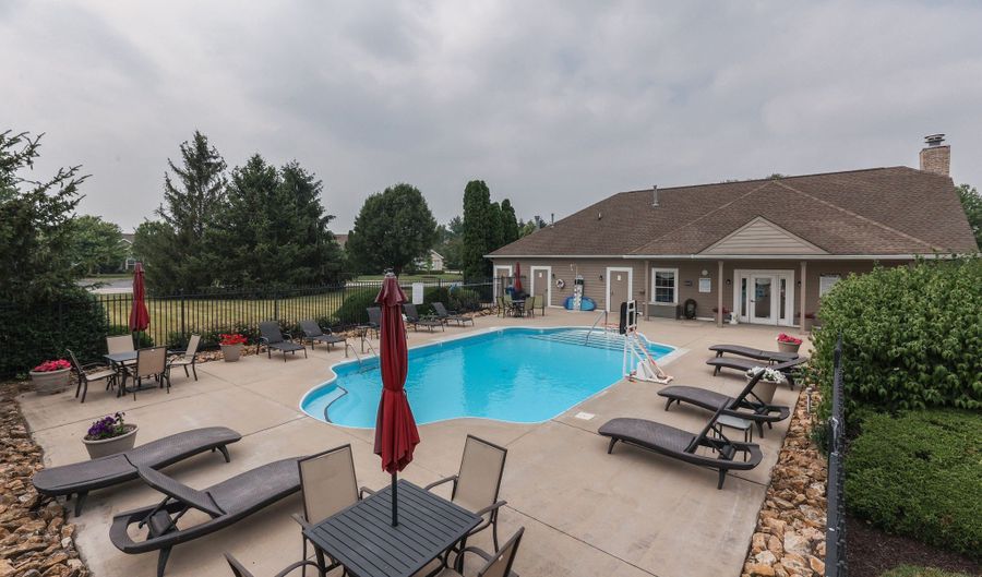 7304 Lake Lakota Pl 44, Indianapolis, IN 46217 - 3 Beds, 2 Bath