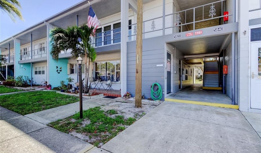 5820 43RD Ter N 1406, St. Petersburg, FL 33709 - 2 Beds, 2 Bath