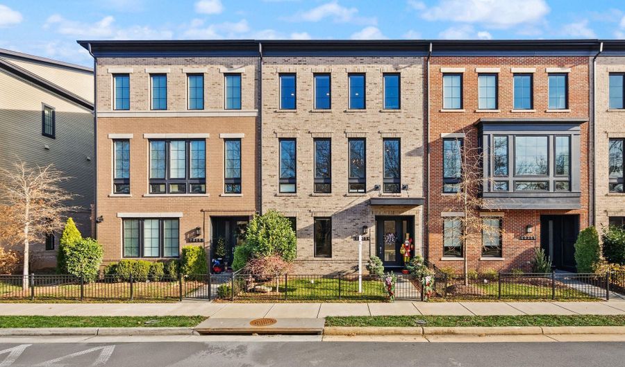 20254 NORTHPARK Dr, Ashburn, VA 20147 - 5 Beds, 5 Bath