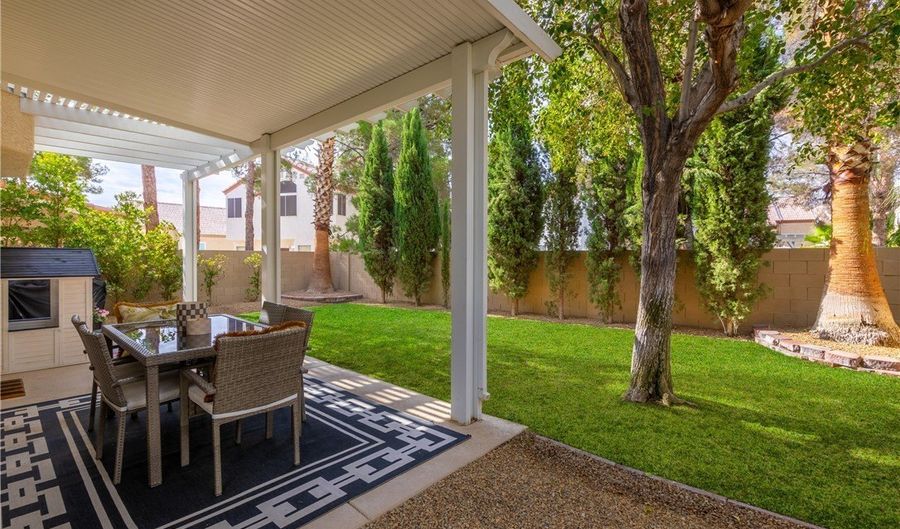 9573 World Cup Dr, Las Vegas, NV 89117 - 4 Beds, 3 Bath