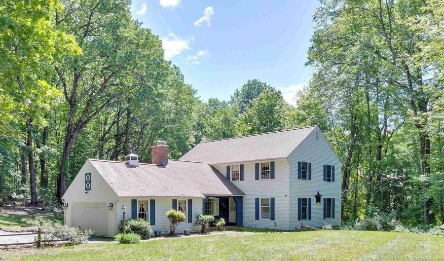 13 Holt Rd, Amherst, NH 03031 - 4 Beds, 3 Bath
