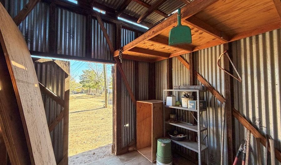 702 W Eagle Pass, Alpine, TX 79830 - 2 Beds, 1 Bath