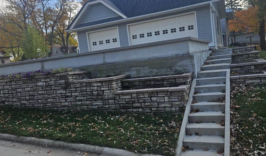 703 N Thorington, Algona, IA 50511 - 3 Beds, 2 Bath