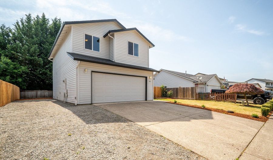 900 SW 22ND Ave, Battle Ground, WA 98604 - 3 Beds, 3 Bath