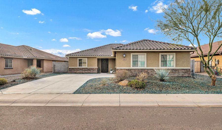 569 W Pintail Dr, Casa Grande, AZ 85122 - 3 Beds, 2 Bath